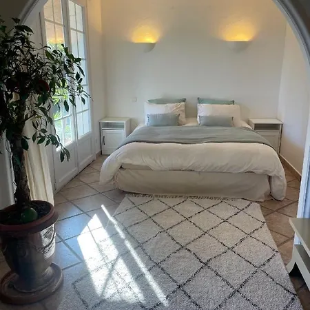 Domaine Des Tuilieres Avec Jacuzzi Apartment Vallauris
